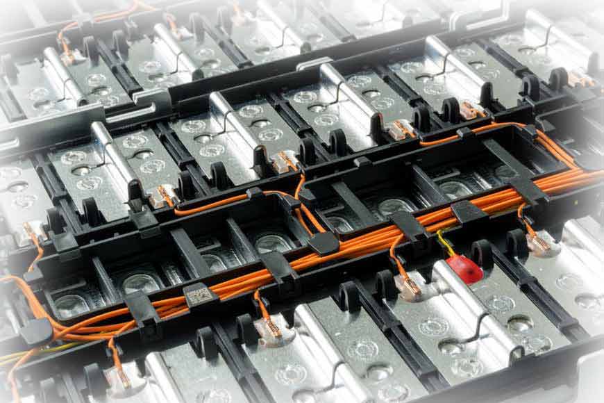 A Bengali scientist trio discovers superior lithium-ion batteries to tackle the current energy crisis â€“ GetBengal story