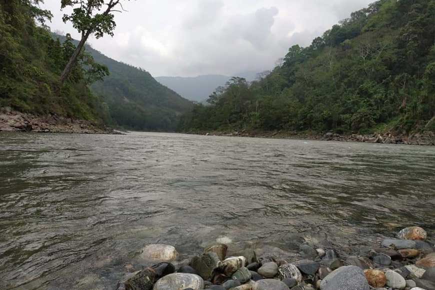 Enjoy a gurgling Mal River at Bengal&rsquo;s Toonbari