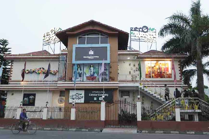 Zero-waste shop of Newtown shows the way to future innovative disposal of wastes - GetBengal story